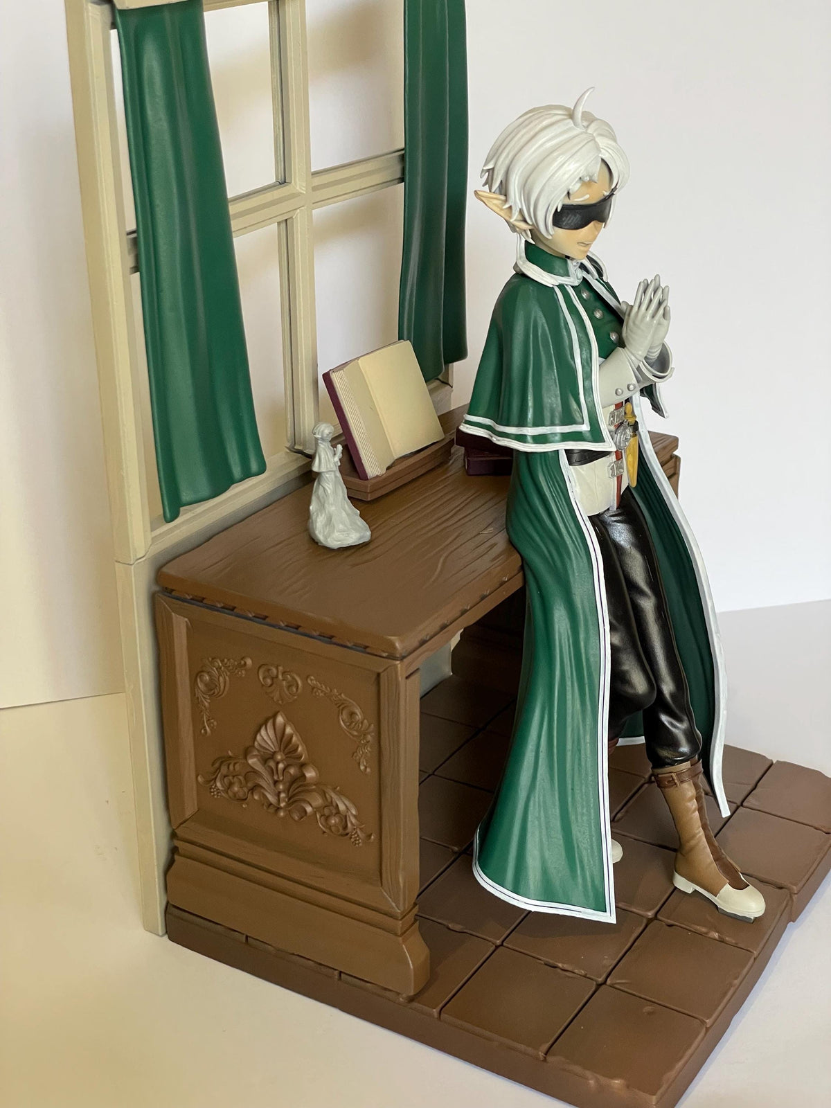 Sylphiette Figure - paintable tabletop miniature product view