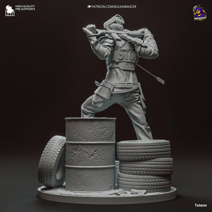 Survivor Rust Figure - paintable tabletop miniature product view